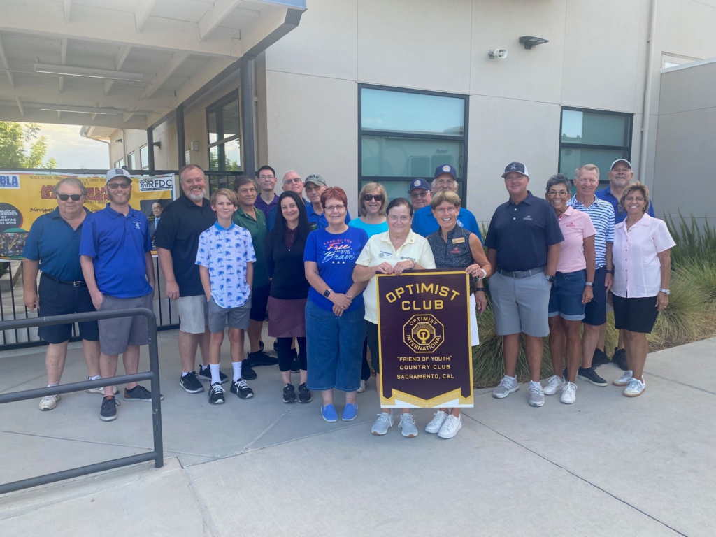 Volunteers from Optimist Club and Morton Golf Foundation in front of the Robla School