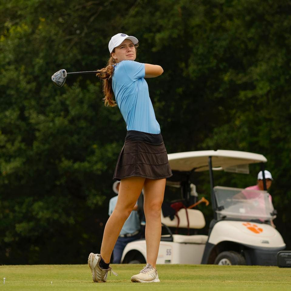 Hannah Stouder hitting golf ball